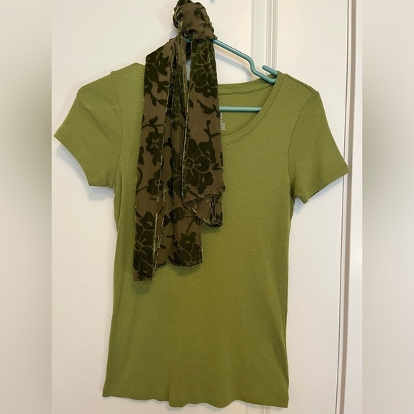 Joan Vaas Chartreuse Green Short sleeve top w/ accent scarf size XS - Picture 1 of 4